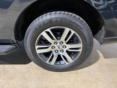 Used 2024 Ford Expedition XLT image 27