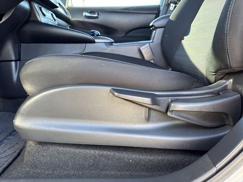 Certified 2025 Nissan Leaf S image 9