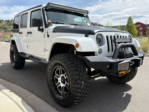 Used 2016 Jeep Wrangler Unlimited Sahara w/ Connectivity Group image 17