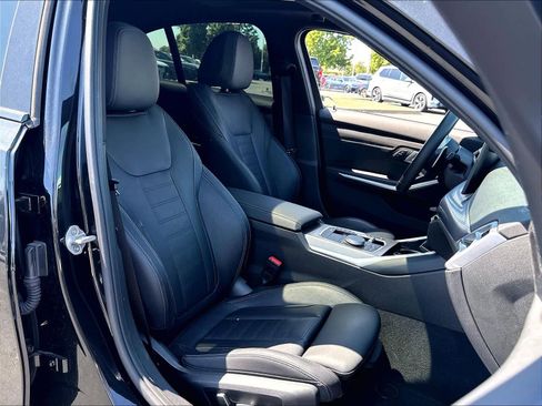 Used 2025 BMW 330i Sedan w/ M Sport Package RWD image 29