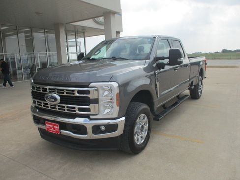 Used 2024 Ford F350 XLT w/ 360-Degree Camera Package AWD/4WD image 2