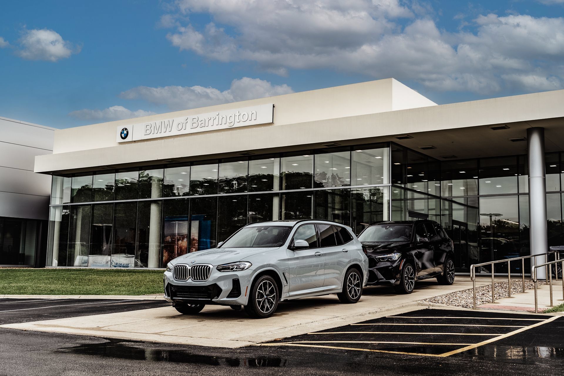 Used 2022 BMW X7 xDrive40i w/ Executive Package AWD/4WD image 3