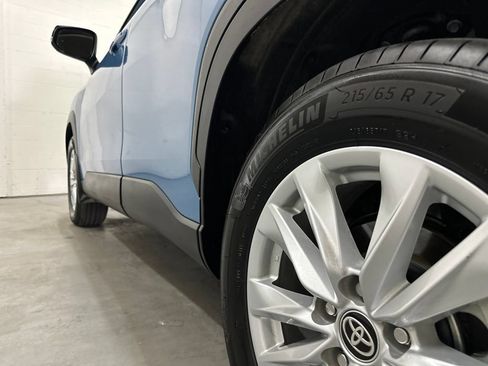 Used 2026 Toyota Corolla Cross LE FWD image 19