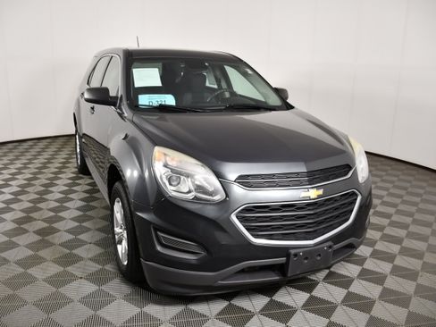 Used 2017 Chevrolet Equinox LS FWD image 3
