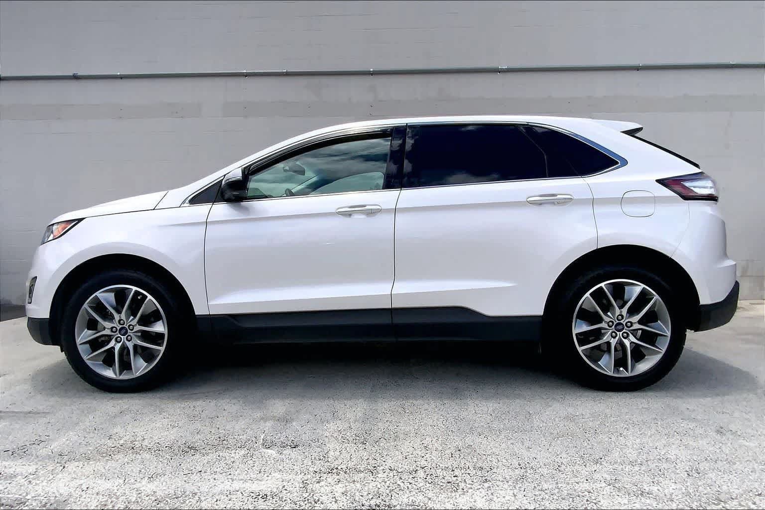 Used 2018 Ford Edge Titanium w/ Equipment Group 301A FWD image 3