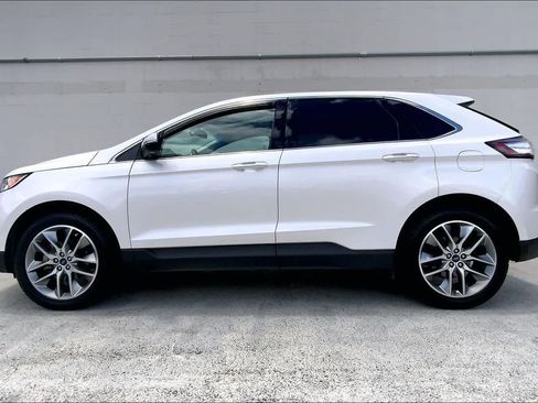 Used 2018 Ford Edge Titanium w/ Equipment Group 301A FWD image 3