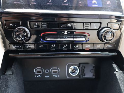 Used 2022 Jeep Grand Cherokee L Limited AWD/4WD image 59