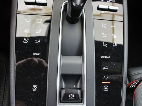 New 2026 Porsche Macan image 38