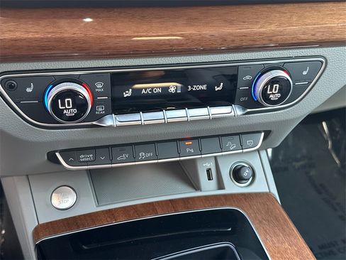 Used 2024 Audi Q5 e Premium image 24