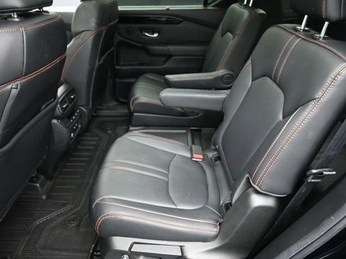 Used 2025 Honda Pilot TrailSport image 15
