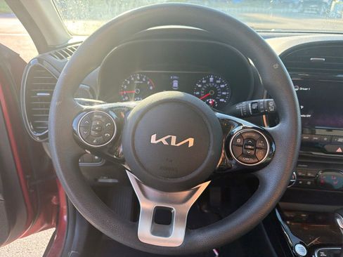 Used 2022 Kia Soul S FWD image 9