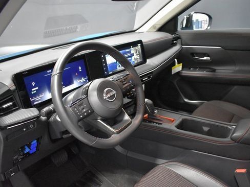 Certified 2025 Nissan Kicks SR image 4