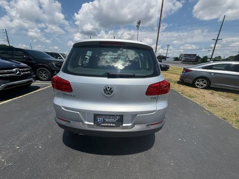 Used 2016 Volkswagen Tiguan S FWD image 4