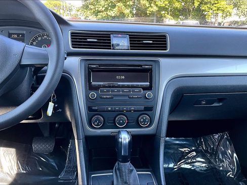 Used 2013 Volkswagen Passat 2.5 S FWD image 8