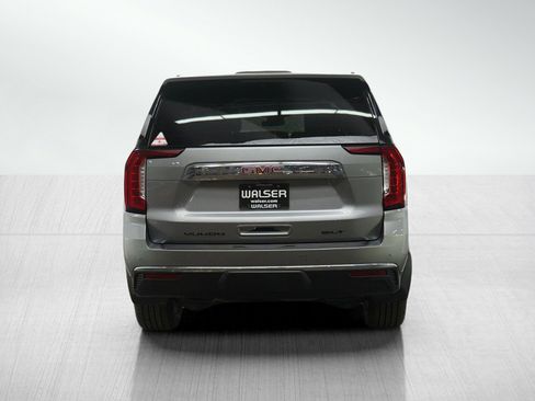 Used 2023 GMC Yukon XL SLT w/ SLT Premium Package image 4
