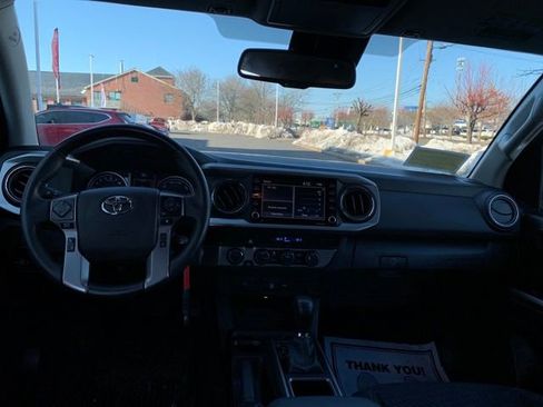 Used 2022 Toyota Tacoma SR5 w/ Trail Edition image 15