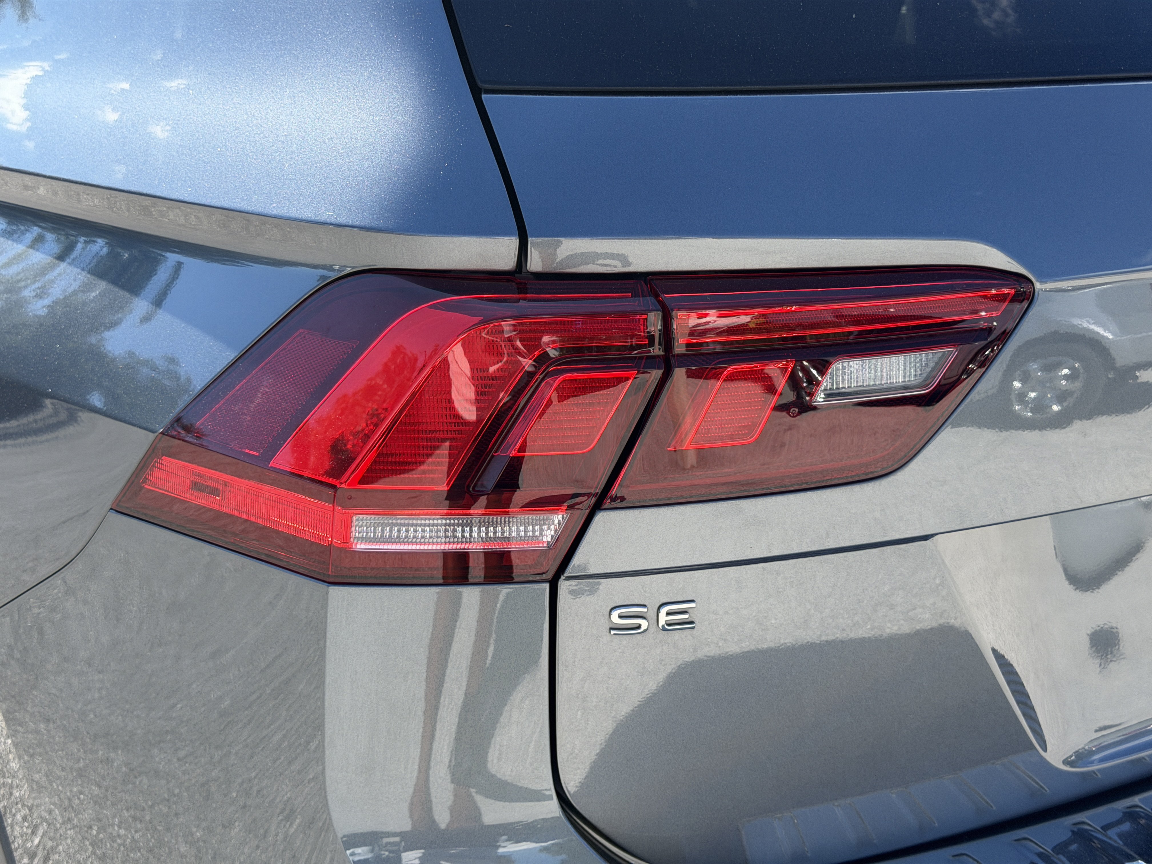 Certified 2022 Volkswagen Tiguan SE FWD image 10