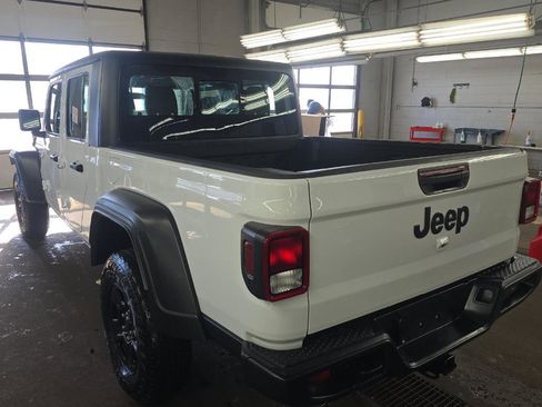 Used 2024 Jeep Gladiator Sport image 3