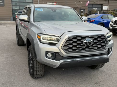 Used 2022 Toyota Tacoma TRD Off-Road AWD/4WD image 2