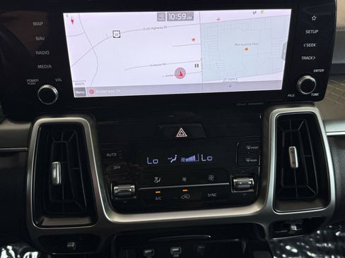 Used 2022 Kia Sorento S w/ Panoramic Sunroof Package FWD image 11