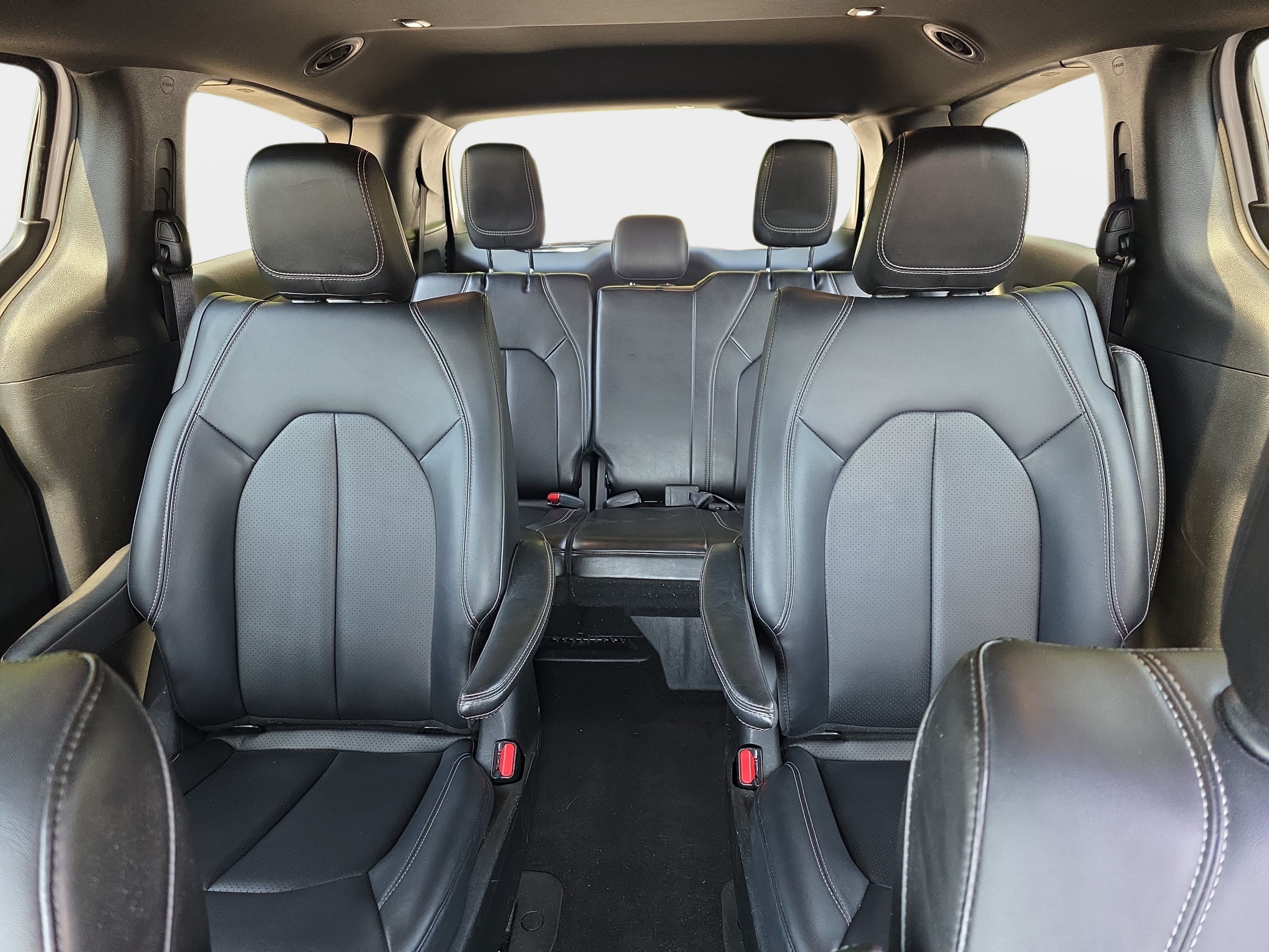Used 2024 Chrysler Pacifica Limited FWD image 10