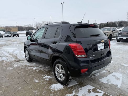 Used 2021 Chevrolet Trax LT w/ LT Convenience Package image 3