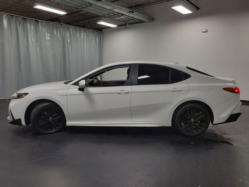 Used 2025 Toyota Camry SE AWD/4WD image 5