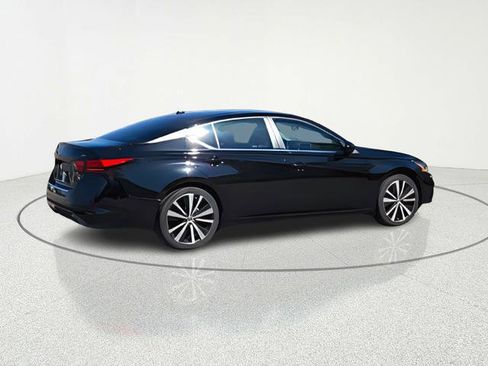 Used 2022 Nissan Altima 2.5 SR FWD image 13