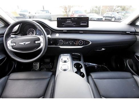 Used 2022 Genesis GV70 2.5T image 8