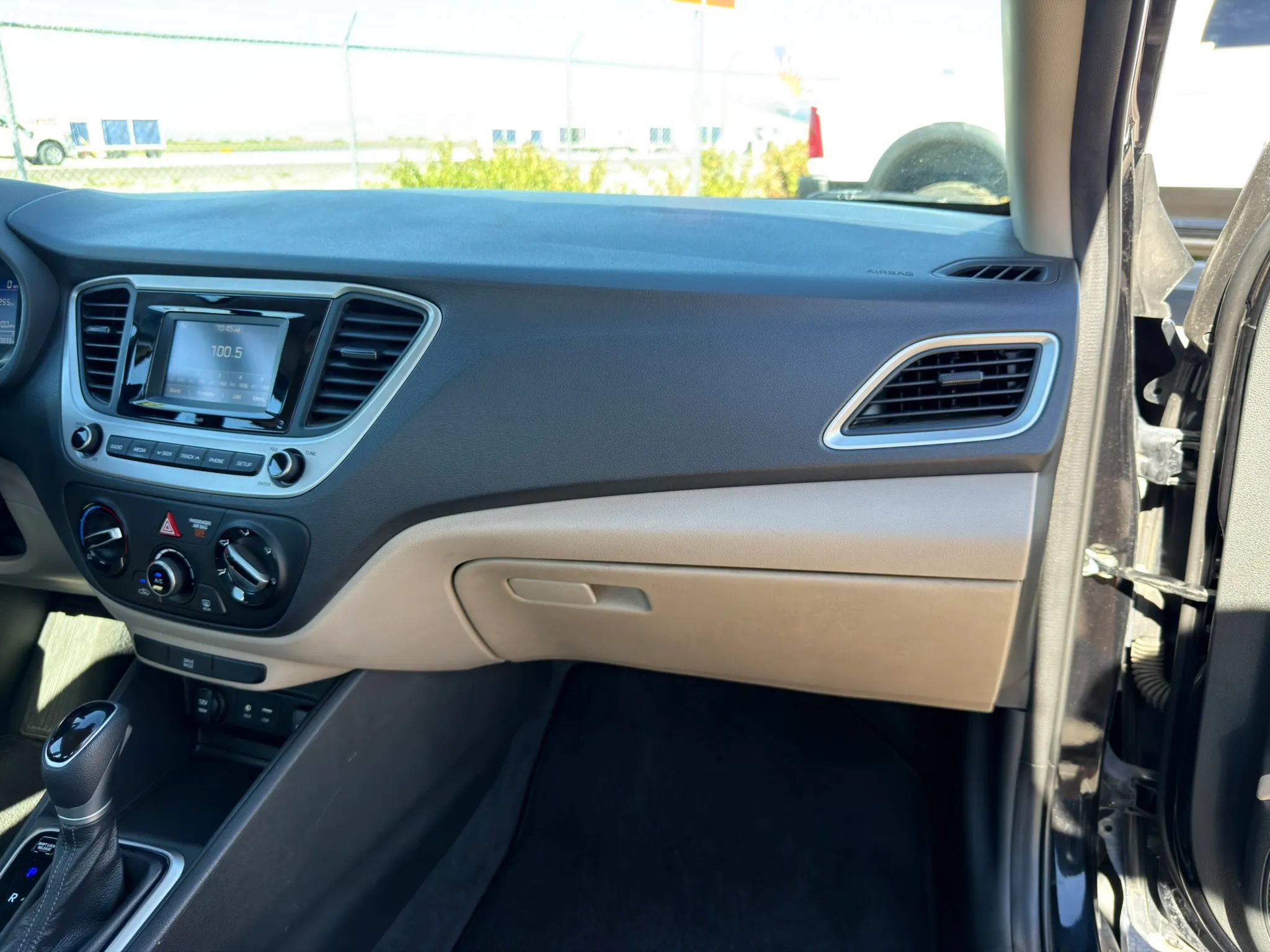 Used 2022 Hyundai Accent SE FWD image 4