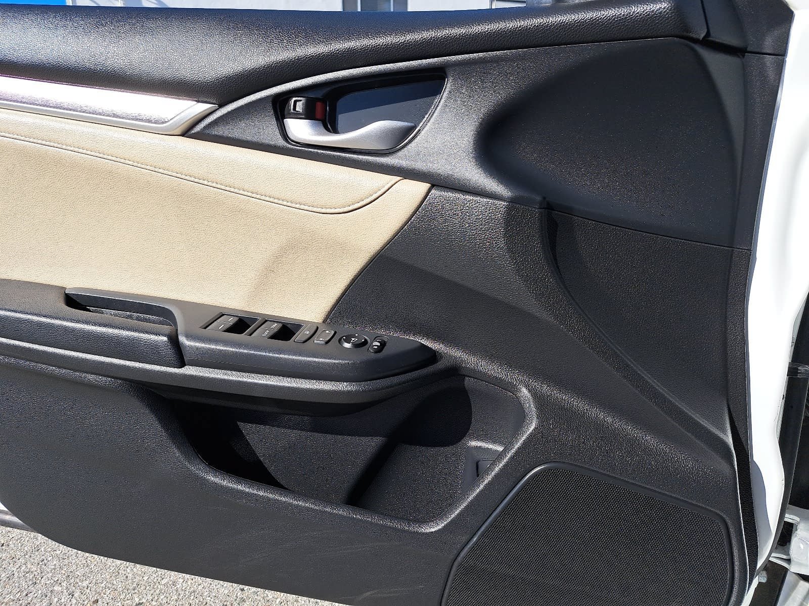 Used 2017 Honda Civic EX-L image 27
