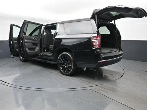 Used 2023 Chevrolet Suburban LT w/ Luxury Package AWD/4WD image 29