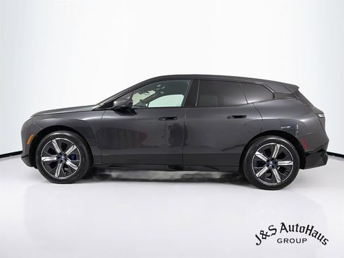 Used 2024 BMW iX xDrive50 w/ Sport Package AWD/4WD image 4