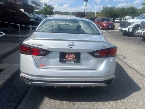 Used 2024 Nissan Altima 2.5 SV FWD image 5