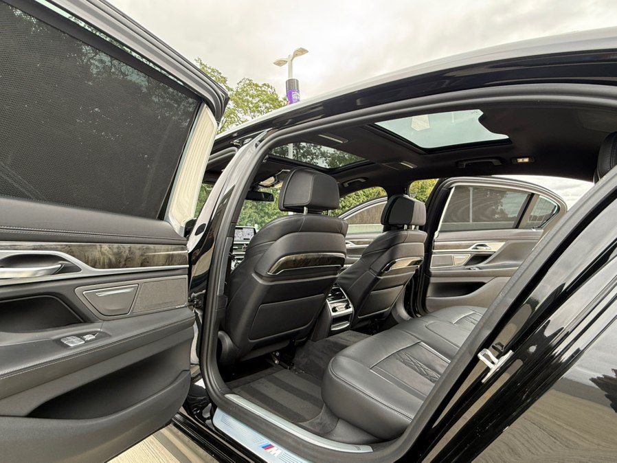 Used 2018 BMW 750i xDrive AWD/4WD image 23