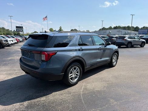 New 2026 Ford Explorer Active RWD image 3