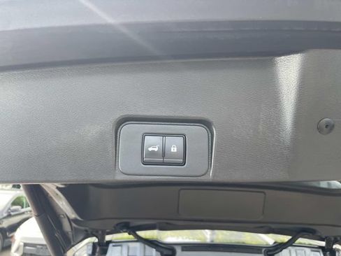 Used 2024 Nissan Rogue SV FWD image 9