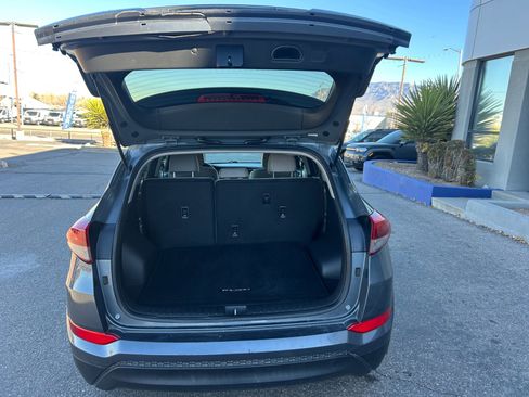 Used 2017 Hyundai Tucson SE image 19