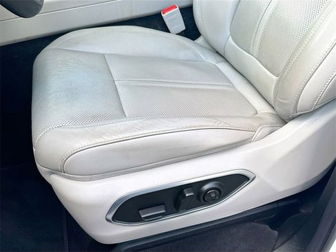 Used 2023 Jeep Wagoneer L 4WD image 21