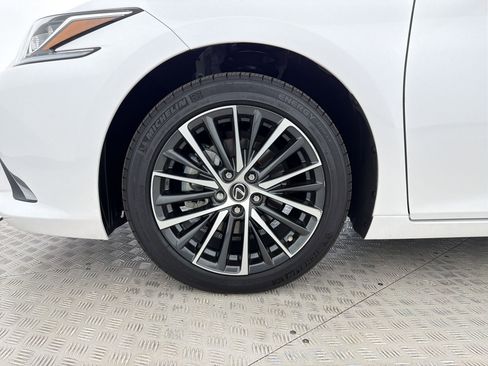 Certified 2024 Lexus ES 350 w/ Premium Package FWD image 12