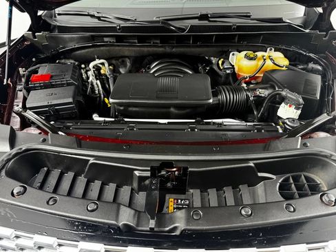 Used 2022 GMC Yukon XL Denali w/ Denali Premium Package AWD/4WD image 9