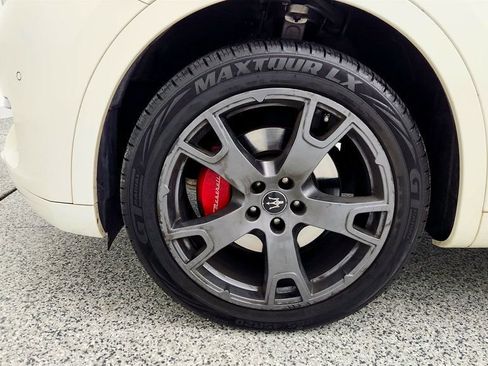 Used 2019 Maserati Levante GranLusso image 9