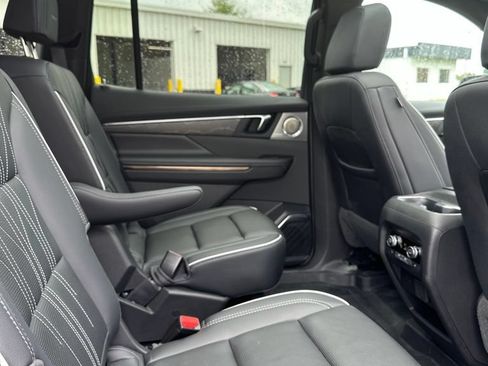 Used 2025 Buick Enclave Avenir w/ LPO, Floor Liner Package FWD image 14