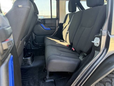Used 2018 Jeep Wrangler Unlimited Sport S AWD/4WD image 12
