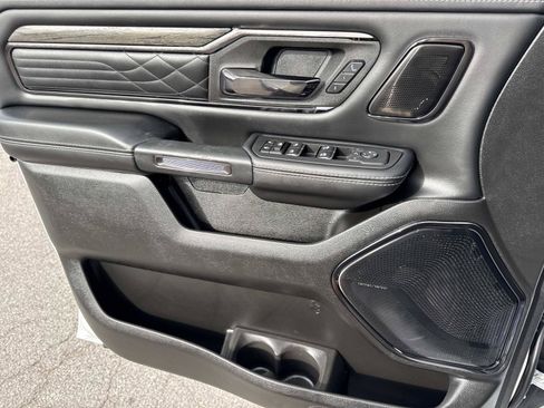 Used 2025 RAM 1500 Limited AWD/4WD image 17