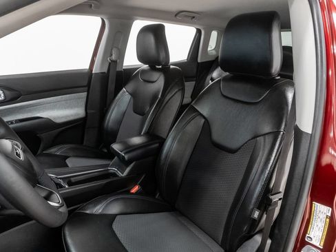 Used 2022 Jeep Compass Latitude FWD image 9