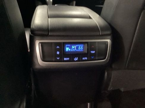 Used 2019 Toyota Highlander SE AWD/4WD image 14