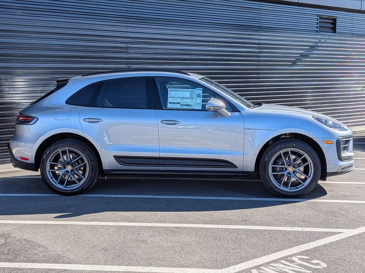 Certified 2026 Porsche Macan AWD/4WD image 8