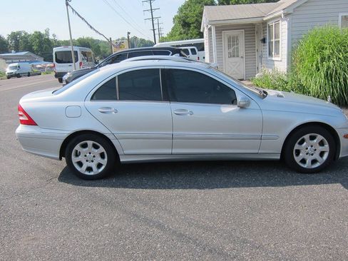 Used 2006 Mercedes-Benz C 350 4MATIC Sedan image 3