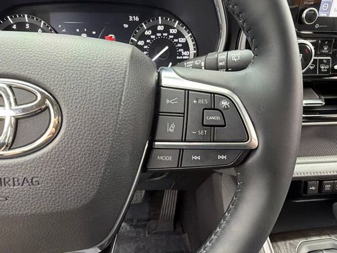 Used 2021 Toyota Highlander Limited AWD/4WD image 13